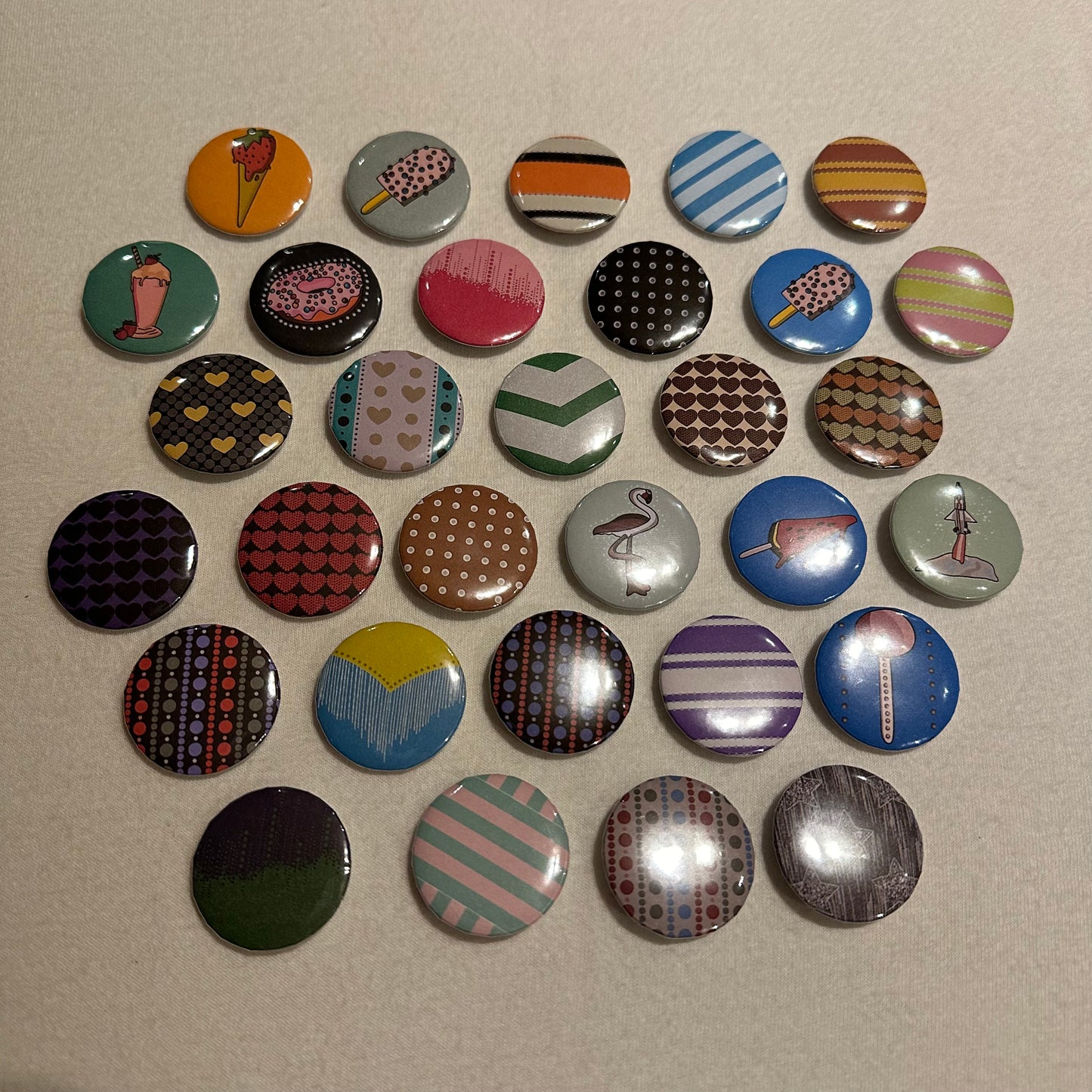 harry tour outfit buttons/badges