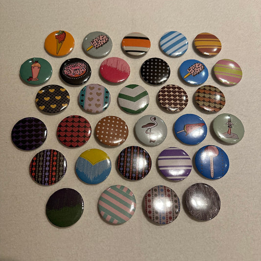 harry tour outfit buttons/badges