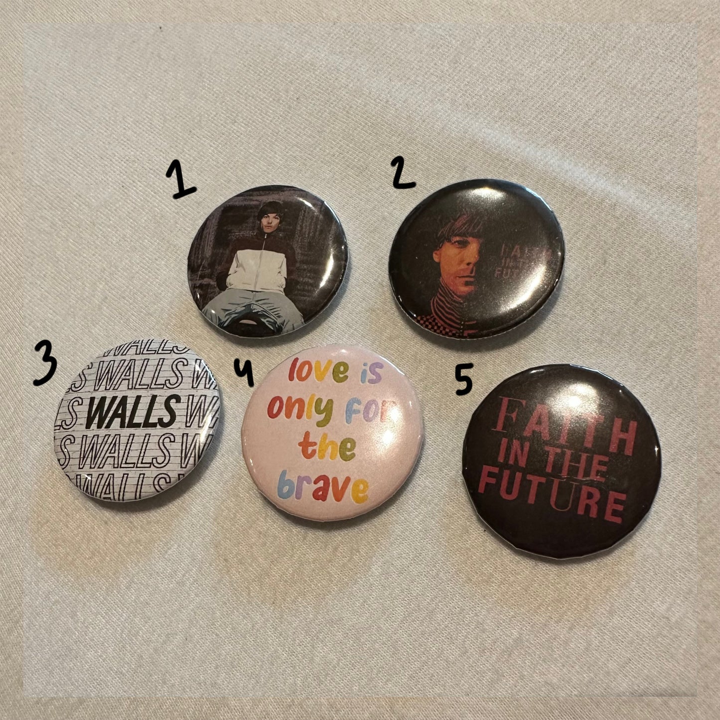 Badges / Buttons - Louis / LT